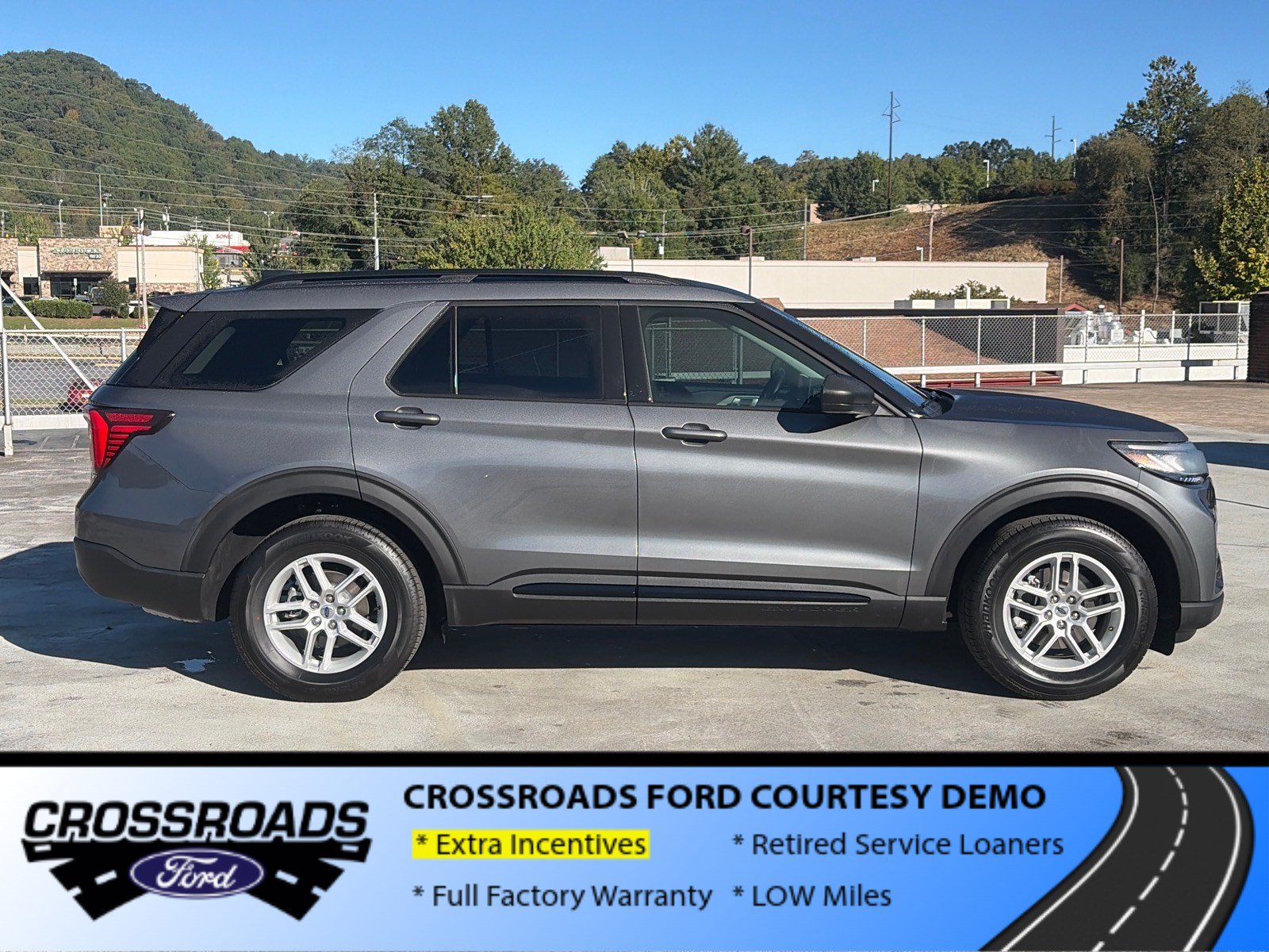 New 2026 Ford Explorer Active AWD/4WD image 2