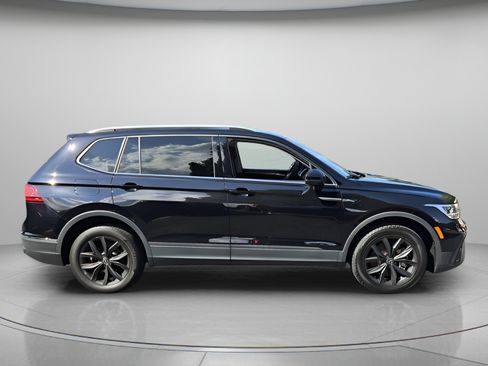 Certified 2024 Volkswagen Tiguan SE FWD image 6