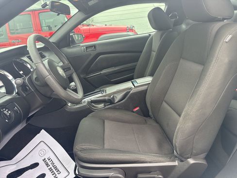 Used 2010 Ford Mustang GT image 11