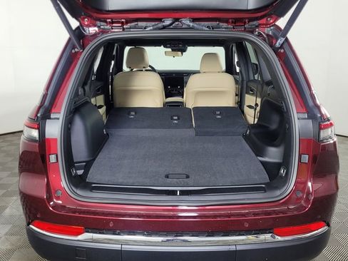 New 2025 Jeep Grand Cherokee Limited image 11