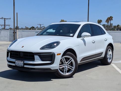 Used 2025 Porsche Macan AWD/4WD image 1