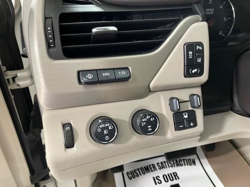 Used 2015 GMC Yukon Denali w/ Touring Package AWD/4WD image 32