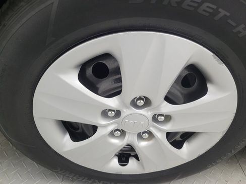 Used 2017 Kia Forte LX image 31