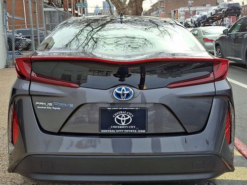 Used 2017 Toyota Prius Prime Premium image 5