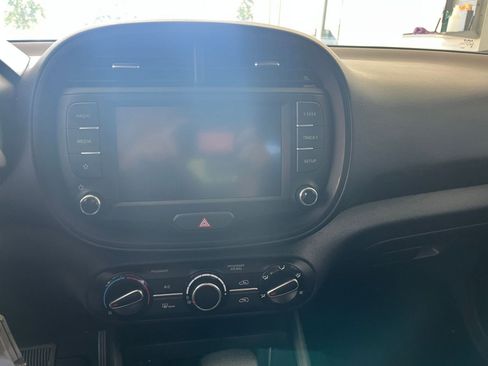 Used 2025 Kia Soul LX w/ LX Technology Package image 17