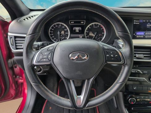 Used 2018 INFINITI QX30 Premium w/ Technology Package image 9