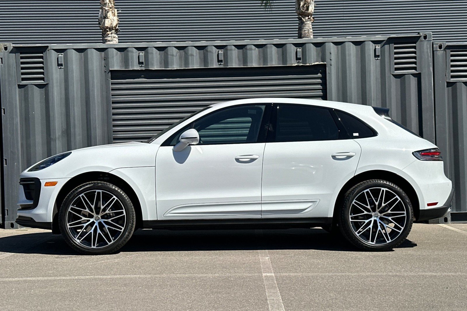 Used 2026 Porsche Macan AWD/4WD image 2