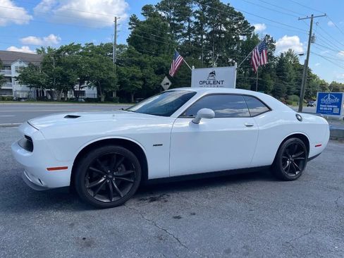 Used 2018 Dodge Challenger R/T w/ Driver Convenience Group RWD image 4