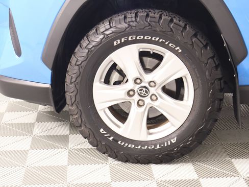 Used 2021 Toyota RAV4 LE AWD/4WD image 16