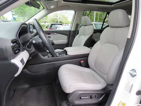 Used 2023 Honda Pilot Touring image 13