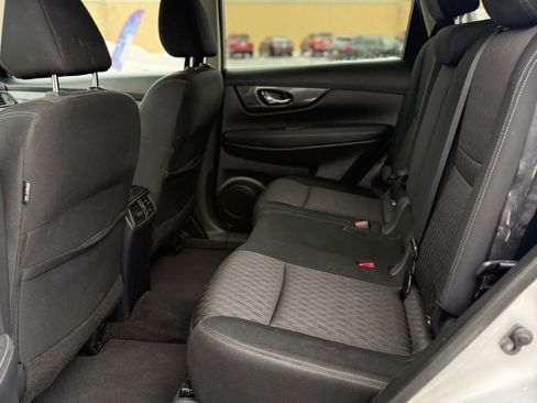 Used 2018 Nissan Rogue SV image 15