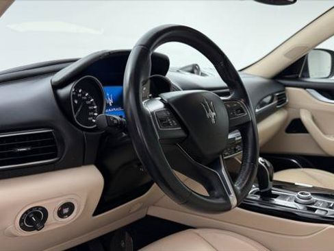 Used 2018 Maserati Levante GranLusso AWD/4WD image 21