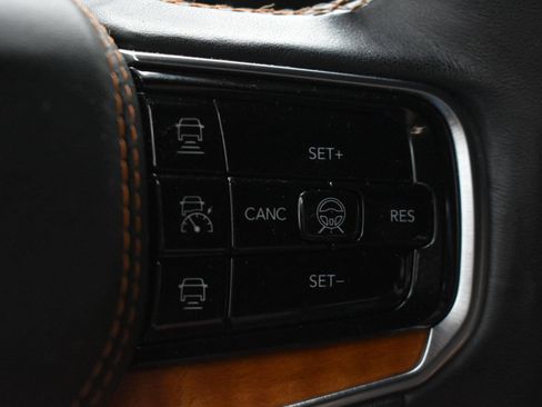 Used 2022 Jeep Grand Wagoneer Series III AWD/4WD image 24