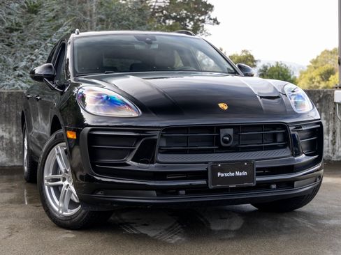 Certified 2025 Porsche Macan image 9