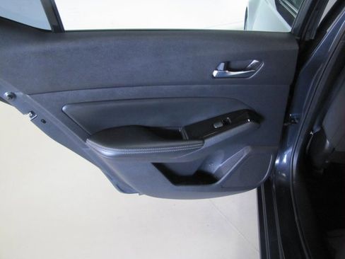 Used 2020 Nissan Altima 2.5 SV image 13