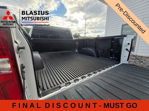 Used 2025 Chevrolet Silverado 1500 RST AWD/4WD image 9