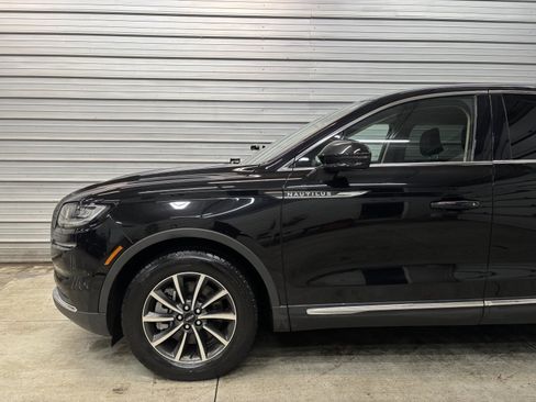 Used 2022 Lincoln Nautilus AWD image 3