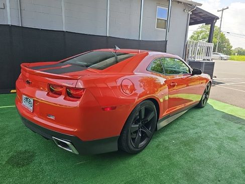 Used 2010 Chevrolet Camaro SS w/ LPO, Ground Effects Package RWD image 4
