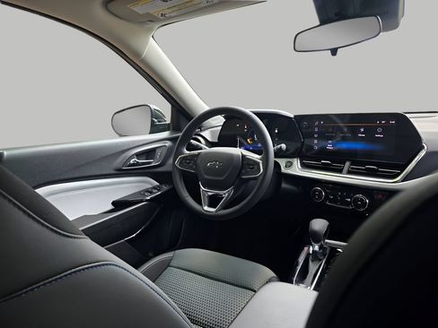 New 2026 Chevrolet Trax LT w/ Driver Confidence Package FWD image 10