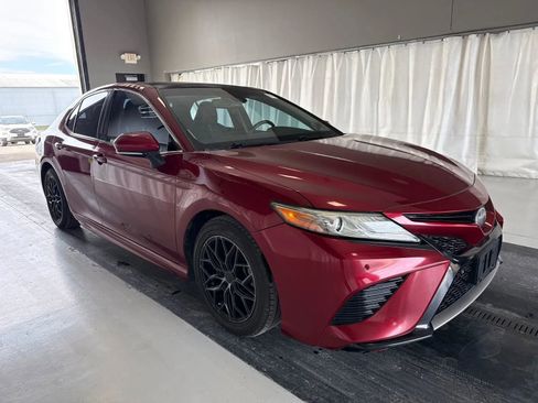 Used 2018 Toyota Camry XSE image 4