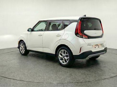 Used 2025 Kia Soul LX w/ LX Technology Package FWD image 6