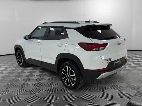 Used 2025 Chevrolet TrailBlazer LT w/ Convenience Package image 5