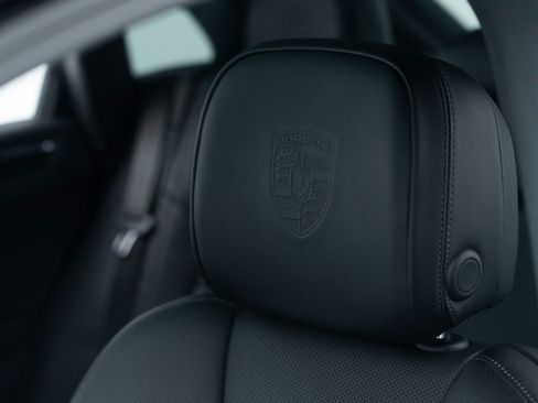 Certified 2026 Porsche Macan AWD/4WD image 18