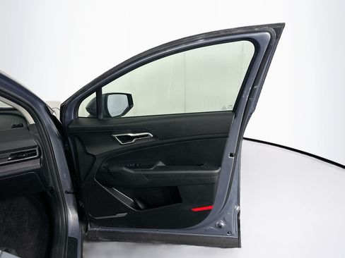 Used 2025 Kia Sportage LX FWD image 29
