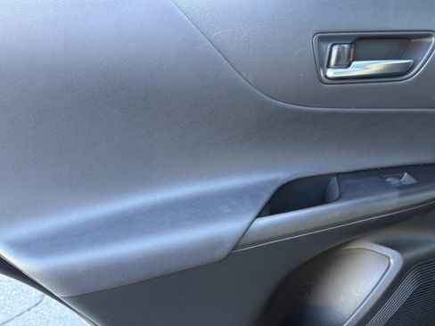 Used 2021 Toyota Venza LE w/ Carpet Mat Package (TMS) image 23