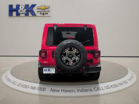 Used 2018 Jeep Wrangler Unlimited Sahara w/ Uconnect 4C Nav & Sound Group AWD/4WD image 5