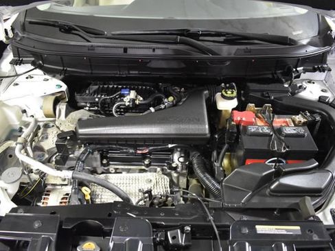 Used 2017 Nissan Rogue SV w/ SV Premium Package FWD image 38