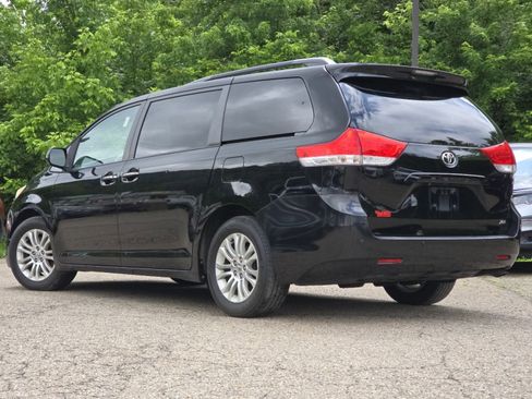 Used 2012 Toyota Sienna XLE w/ Premium Pkg FWD image 15