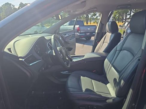Used 2018 Buick Enclave Premium FWD image 17