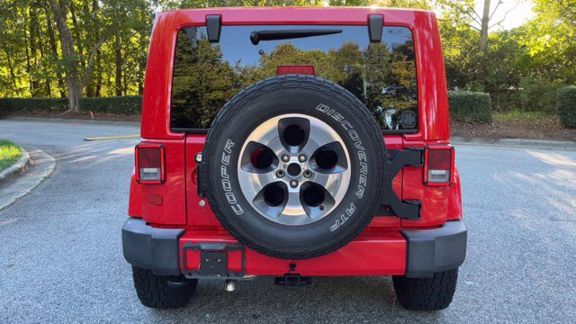 Used 2018 Jeep Wrangler Sahara w/ Connectivity Group AWD/4WD image 9
