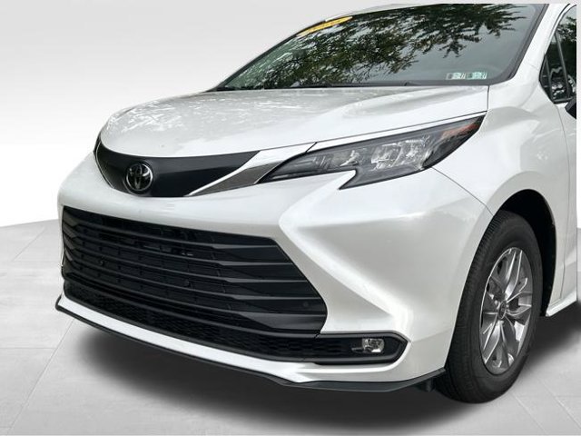 Used 2026 Toyota Sienna XLE AWD/4WD image 9