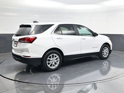 Used 2024 Chevrolet Equinox LT FWD image 3