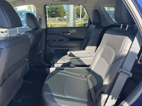 Used 2025 Nissan Pathfinder SL w/ SL Premium Package image 12
