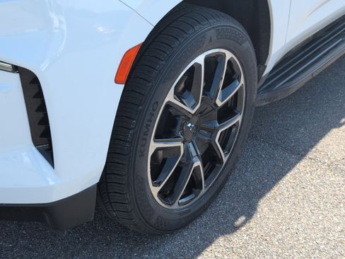 Used 2023 Chevrolet Suburban RST w/ Luxury Package image 35