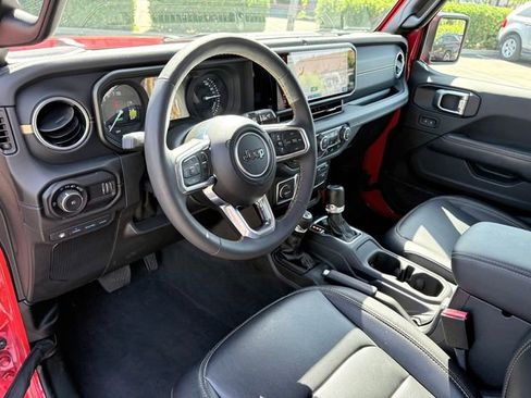 Used 2024 Jeep Wrangler Unlimited Sahara w/ Technology Group AWD/4WD image 7