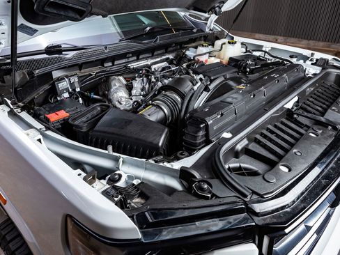 Used 2024 GMC Sierra 2500 AT4 image 40