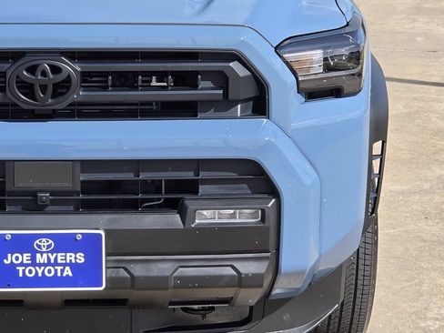 Used 2025 Toyota 4Runner SR5 RWD image 4