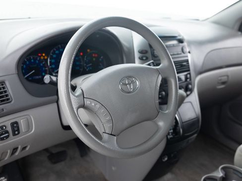 Used 2007 Toyota Sienna LE FWD image 23