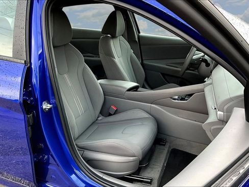 Used 2024 Hyundai Elantra Blue FWD image 31