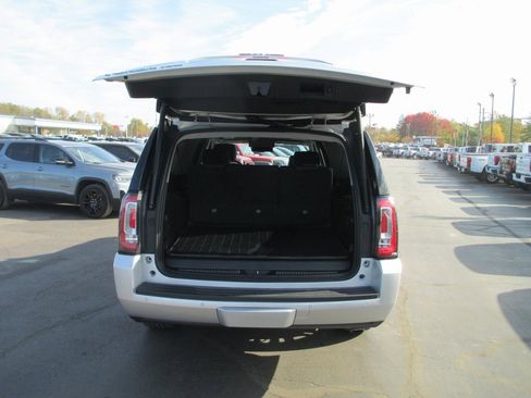 Used 2018 GMC Yukon XL SLT w/ Premium Edition image 5