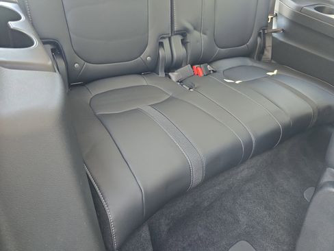 Used 2025 Honda Pilot EX-L image 12