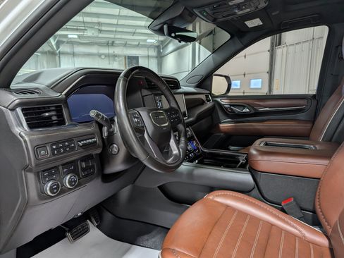 Used 2023 GMC Yukon XL Denali Ultimate image 15