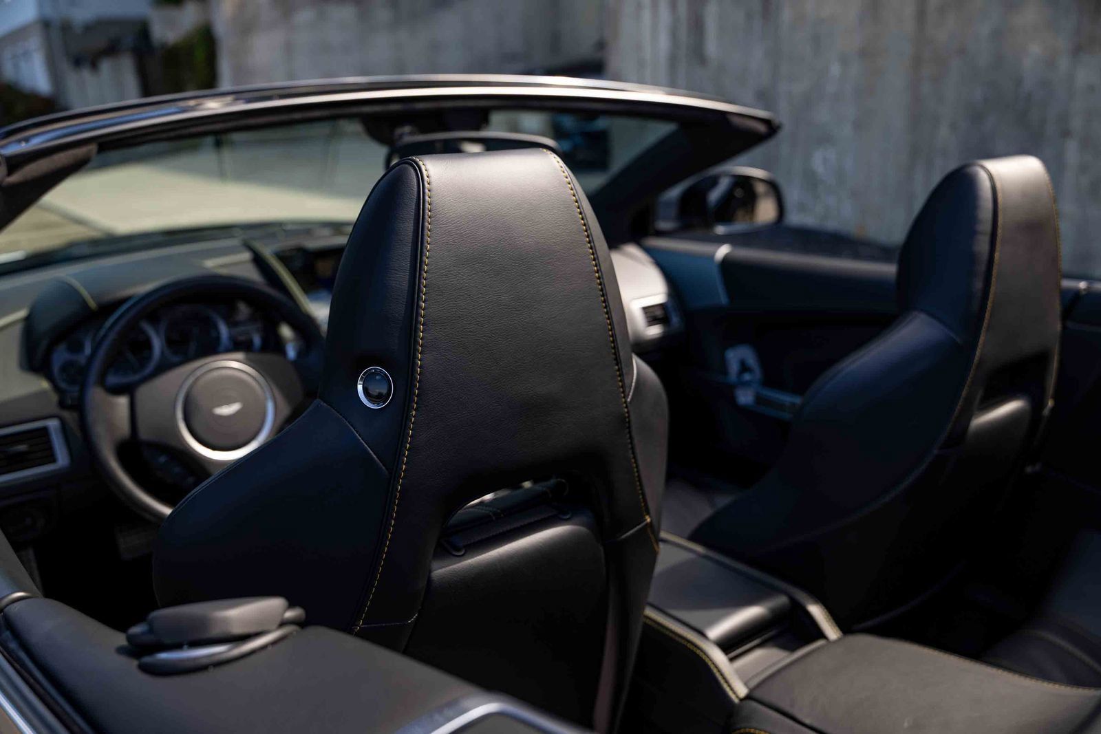 Used 2013 Aston Martin DB9 Volante RWD image 18