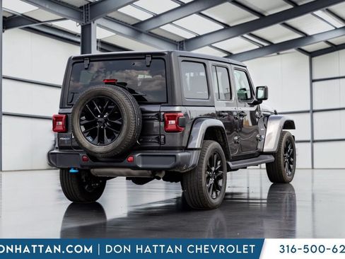 Used 2022 Jeep Wrangler Unlimited Sahara w/ Cold Weather Group AWD/4WD image 24