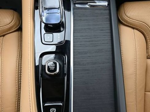 Used 2024 Volvo XC90 B6 Ultimate w/ Protection Package Premier AWD/4WD image 11