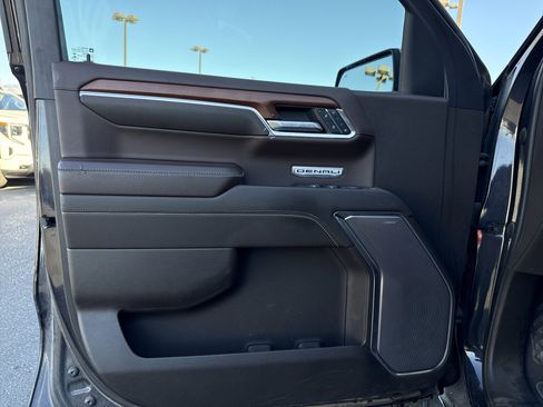 Used 2023 GMC Sierra 1500 Denali w/ Technology Package image 16